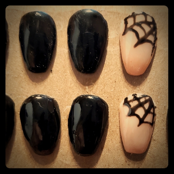 Web 🕸 Halloween Acrylic Press On Nails - Picture 1 of 6